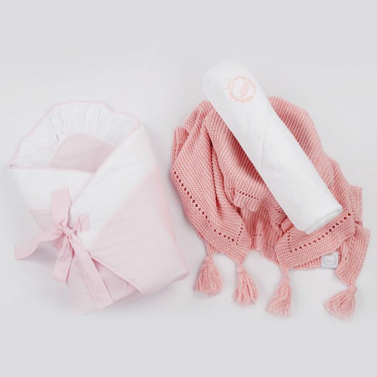 Pink layette for a good beginning 