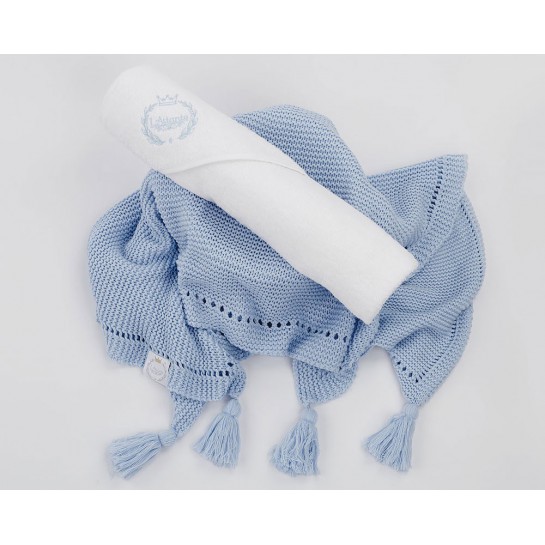A sky-blue scented blanket with a sky-blue terry bath towel